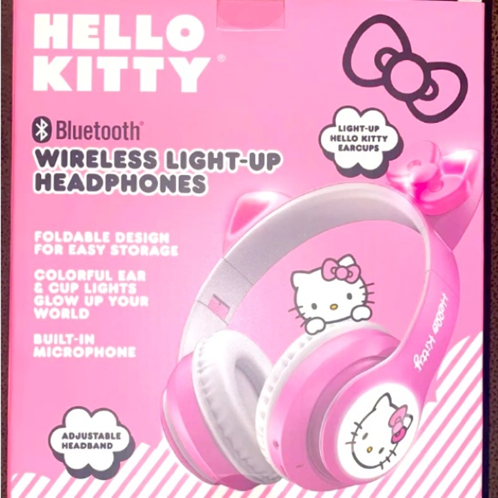 🎄🎀 Hello Kitty Wireless Bluetooth Headphones Light Up Ears Pink